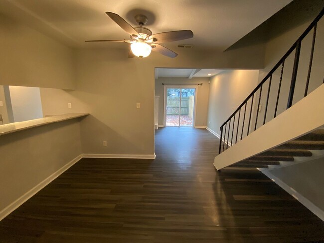 Building Photo - Spacious 3 Bedroom 2.5 Bath Townhome! "ASK...