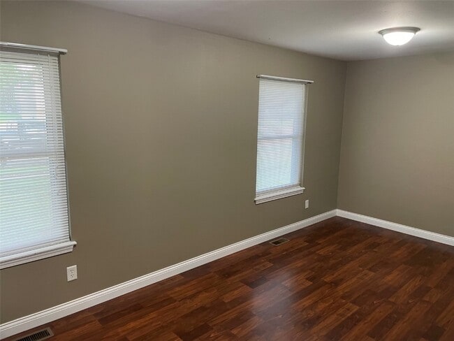 Building Photo - 1662 Knightwood Ln