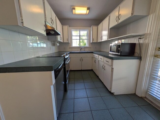 Building Photo - 145 29th Ave N