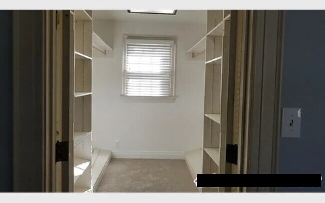 Building Photo - "Spacious 2600 Sq Ft Opportunity in Nashville's Prime Location!"