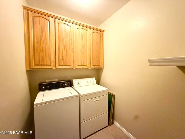 Building Photo - 7861 N Rambling Ln