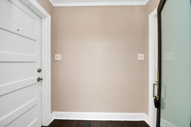 Building Photo - 2332 Sheridan St