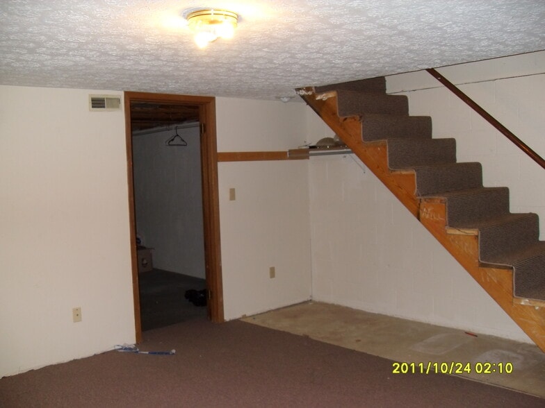 Building Photo - 5058 Hibbs Dr