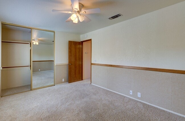 Building Photo - 6260 N Palm Ave