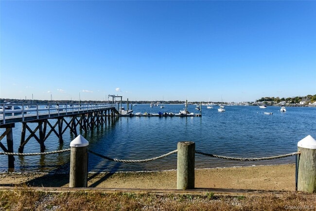 Building Photo - 57 Sagamore Hill Dr