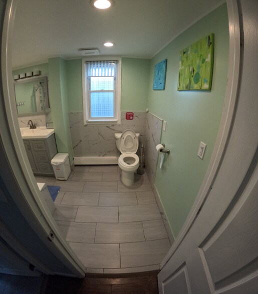 Building Photo - 729 Sharon Ave