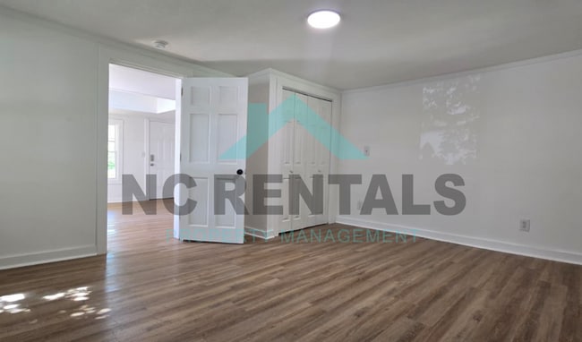 Building Photo - 113 3rd St