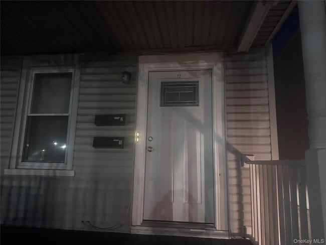 Building Photo - 72 Jerusalem Ave