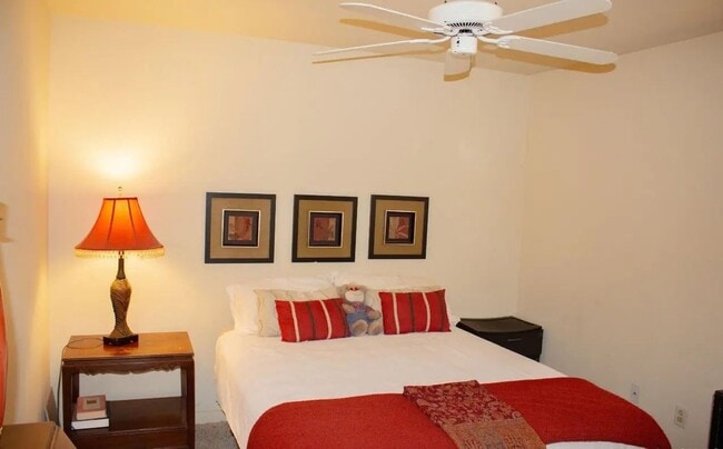 Building Photo - Bakersfield, CA