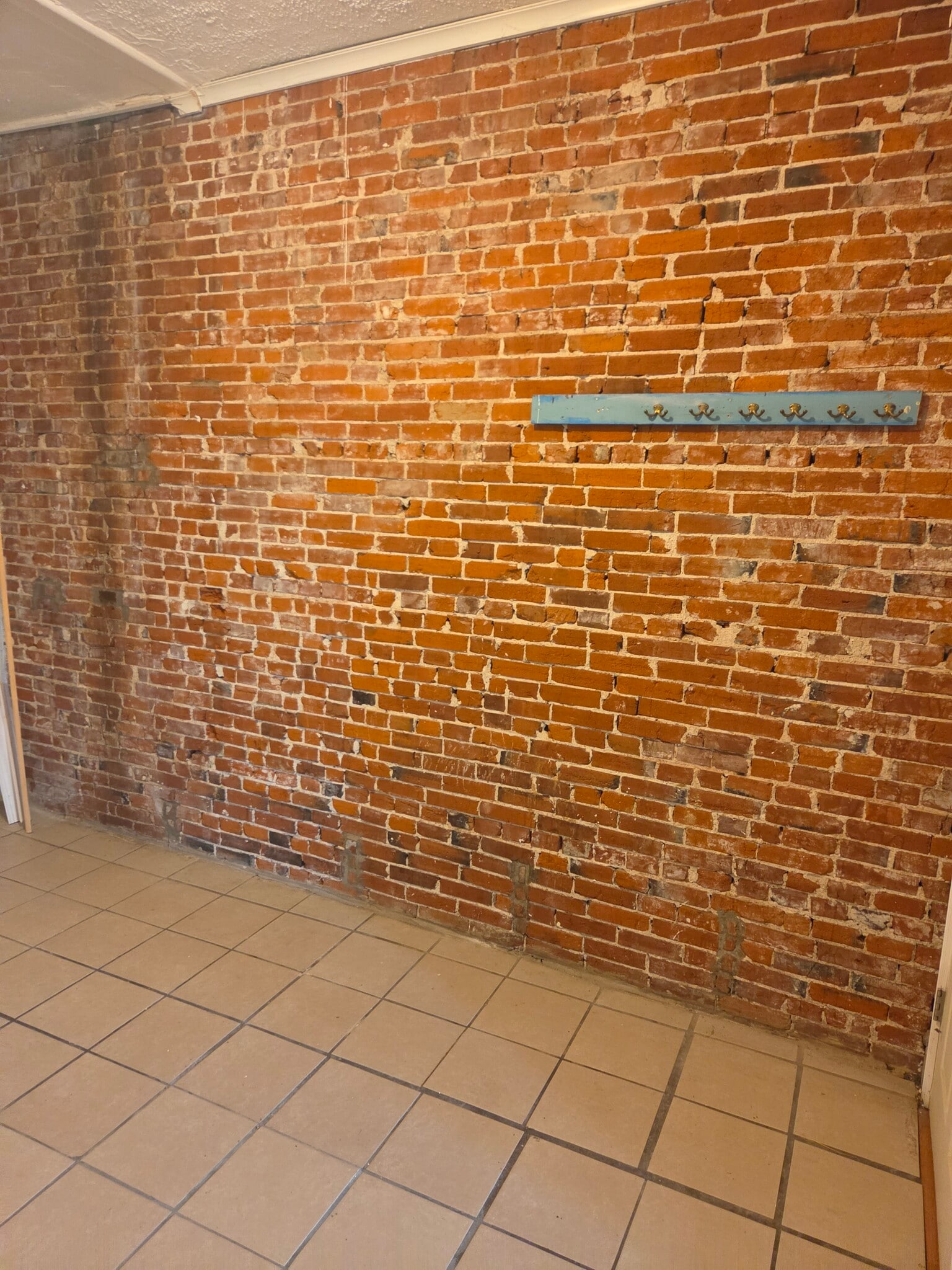 Building Photo - 2104 Chippewa St