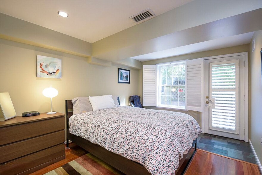 Building Photo - 1001 New Hampshire Ave NW