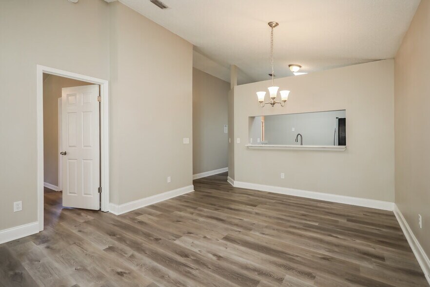 Building Photo - 2658 Malibu Cir