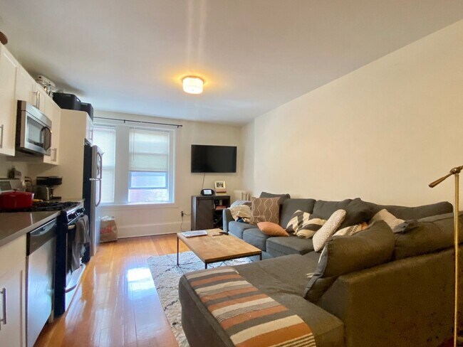 Building Photo - Nicely renovated 2 bed in Brookline.