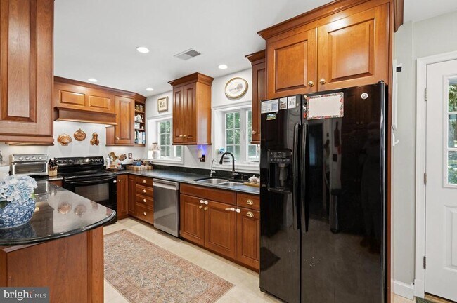 Building Photo - 5201 Brookeway Dr
