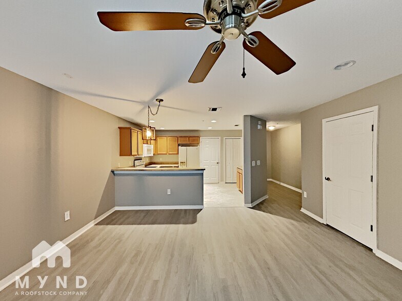 Building Photo - 303 Freedom's Ring Dr