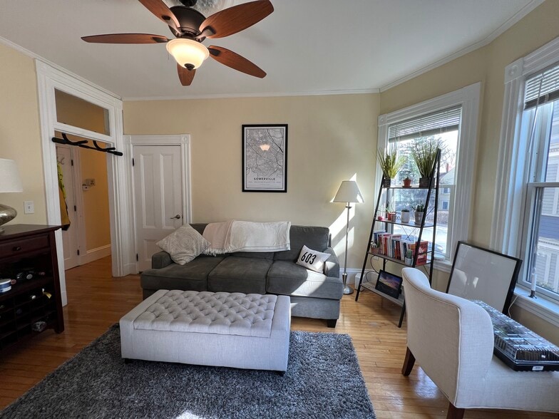 Building Photo - 176 Elm St