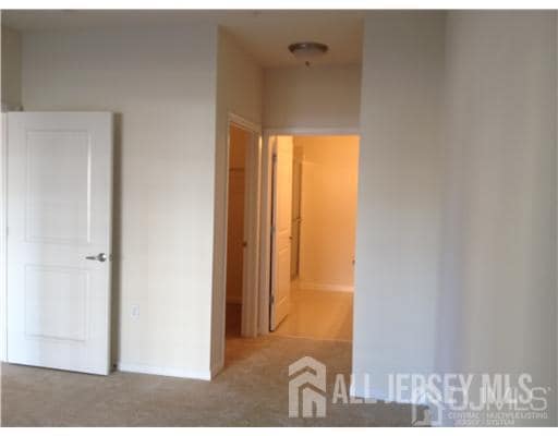 Building Photo - 613 Doral Ct