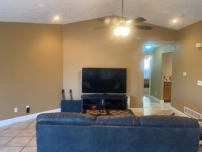 Building Photo - Italian Estates Property Management