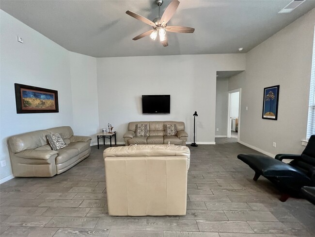 Building Photo - 4334 Hemlock Grove Ln