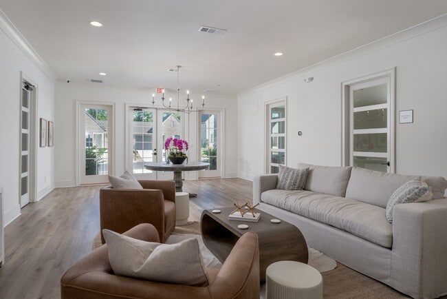 Building Photo - 820 Stonebrook Ln