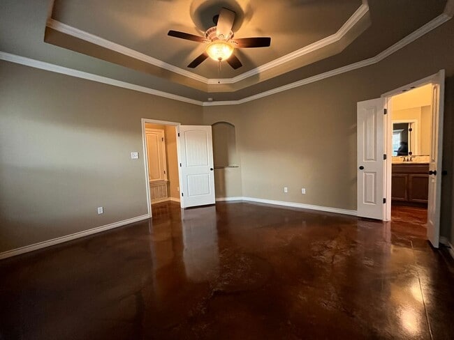 Building Photo - Available Now: 4 Bedroom Single Family Home:  Move in Special