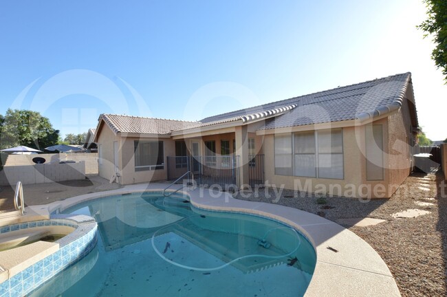 Building Photo - 727 S Peppertree Dr