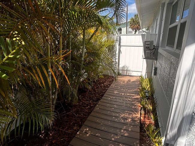 Building Photo - Unfurnished Beautiful Studio Retreat in Treasure Island – Minutes from the Beach!