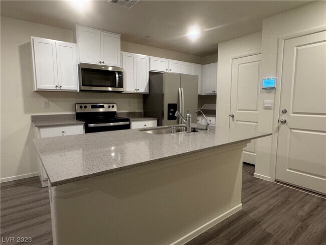 Building Photo - 9923 Florence Hills St