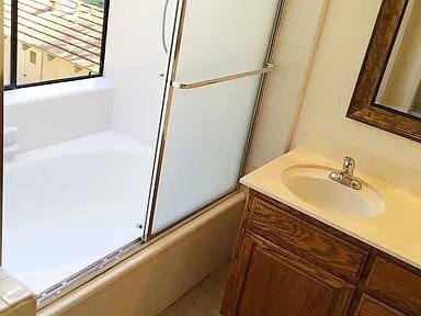 Building Photo - Welcome home to this bright, spacious, top-floor unit in a highly desirable community