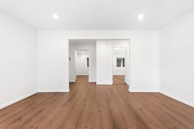 Building Photo - 47 Bayberry Dr