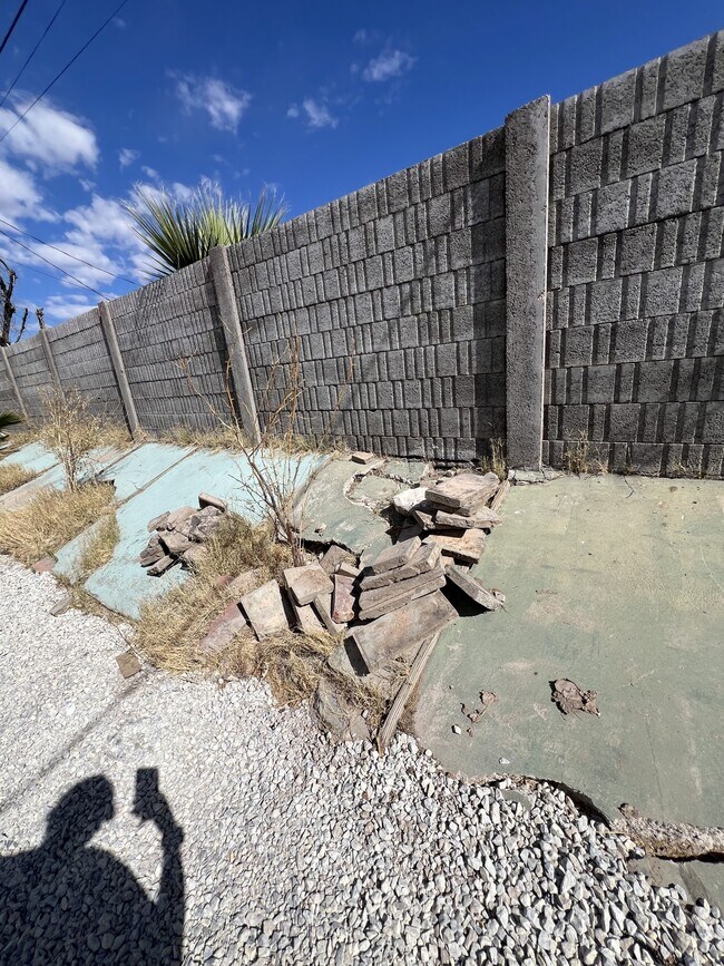 Building Photo - 3608 W Bonanza Rd