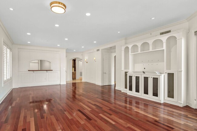 Building Photo - 660 Osceola Ave