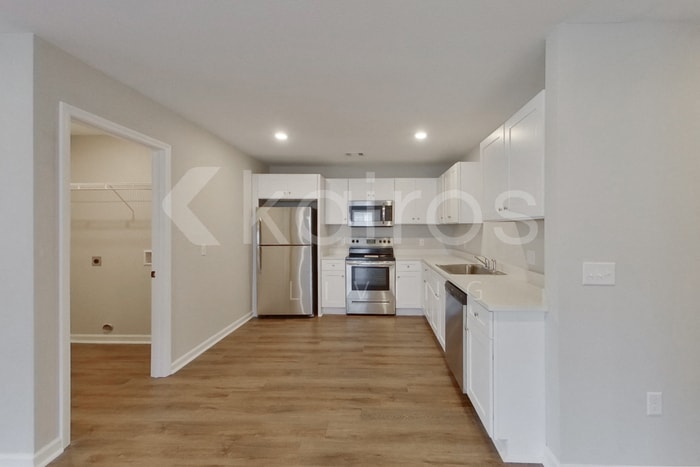 Building Photo - 122 Cottage Grove Rd