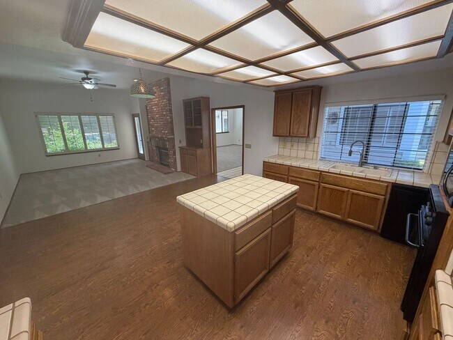 Building Photo - 4 bedroom | 2 bathroom | Gold River home