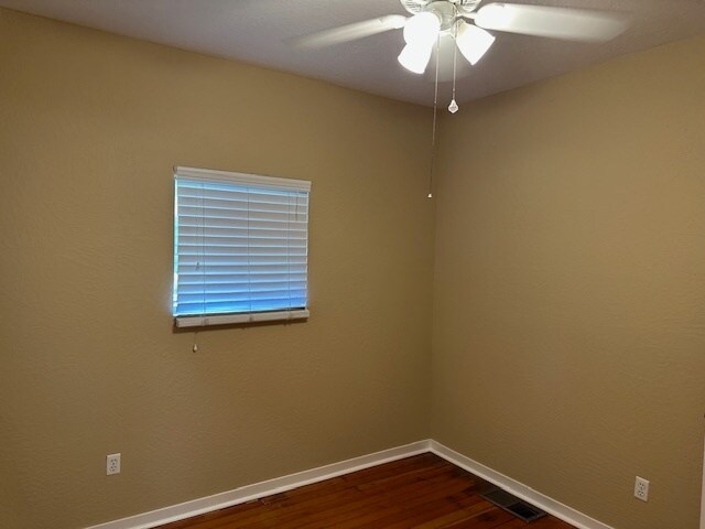 Building Photo - Modesto 3 Bedroom 2 Bathroom Home.