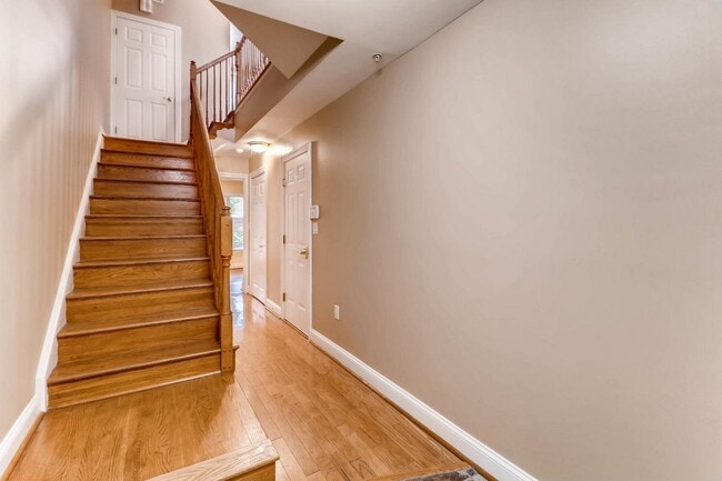 Building Photo - 1290 Harbor Island Walk