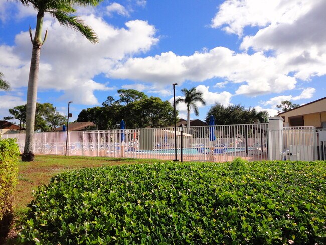 Building Photo - 110 Lake Pine Cir