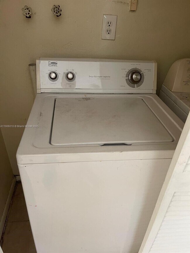 Building Photo - 18737 SW 100th Ave