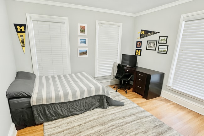 Building Photo - Varsity Management