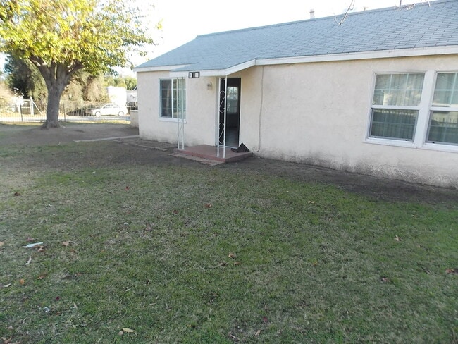 Building Photo - Completely remodeled - 2 Bedroom Home on Corner Lot!