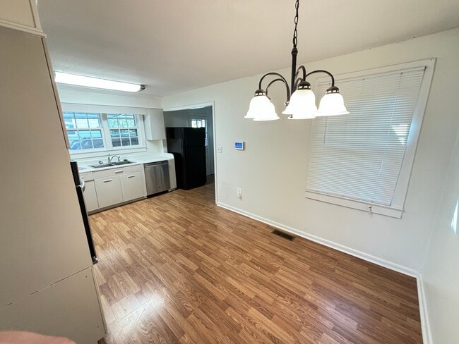 Building Photo - 1109 Bellemeade Ave