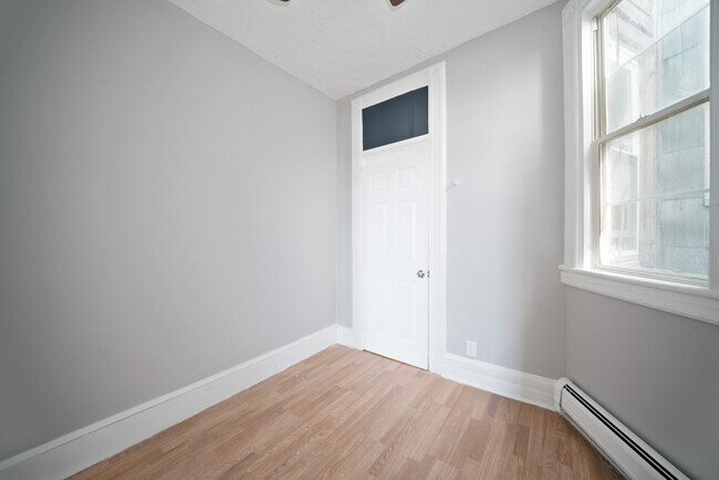 Building Photo - 139 Hopkins Ave