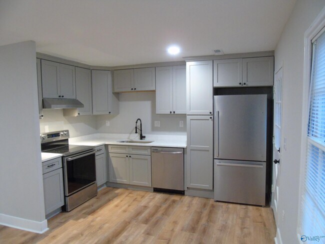 Building Photo - 2008 Dellbrook Dr NE