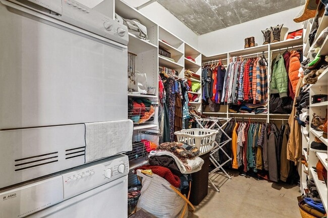 Building Photo - 250 Park Ave