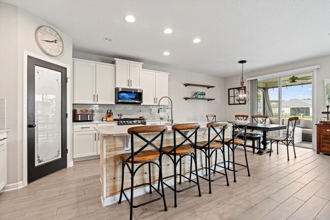 Building Photo - Beautiful Home