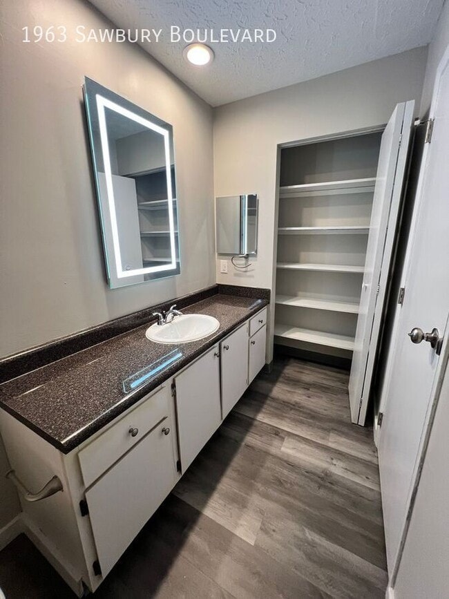 Building Photo - 1963 Sawbury Blvd