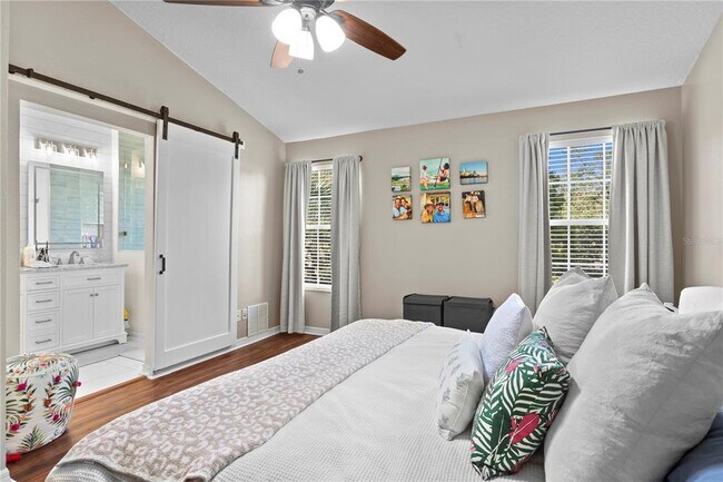 Building Photo - 3023 Pointeview Dr