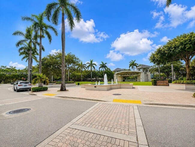 Building Photo - 1203 Town Center Dr