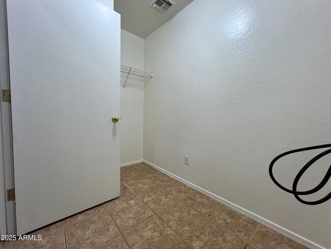 Building Photo - 3119 W Silver Creek Dr