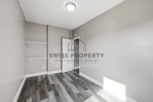 Building Photo - 391 St Clair Ave